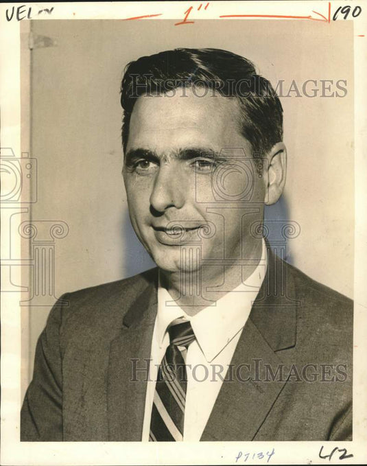 1965 Press Photo Jay Scanlon, general manager of Carrollton Home Furnishings