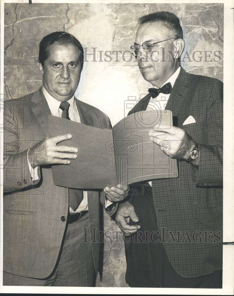 Load image into Gallery viewer, 1969 Press Photo Dr. Lynnwood Herrington with Dr. William C. Quinn at Event
