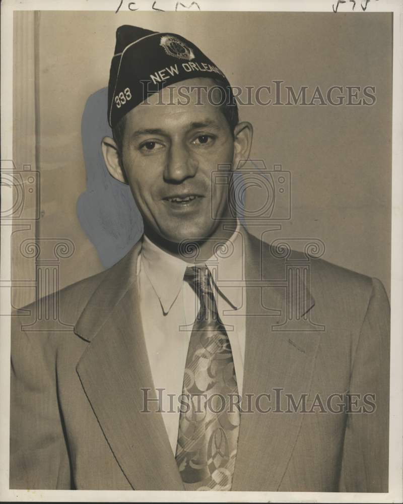 Load image into Gallery viewer, 1952 Press Photo Legion Oaks Post Commander Herman Yurt installed - noo63722
