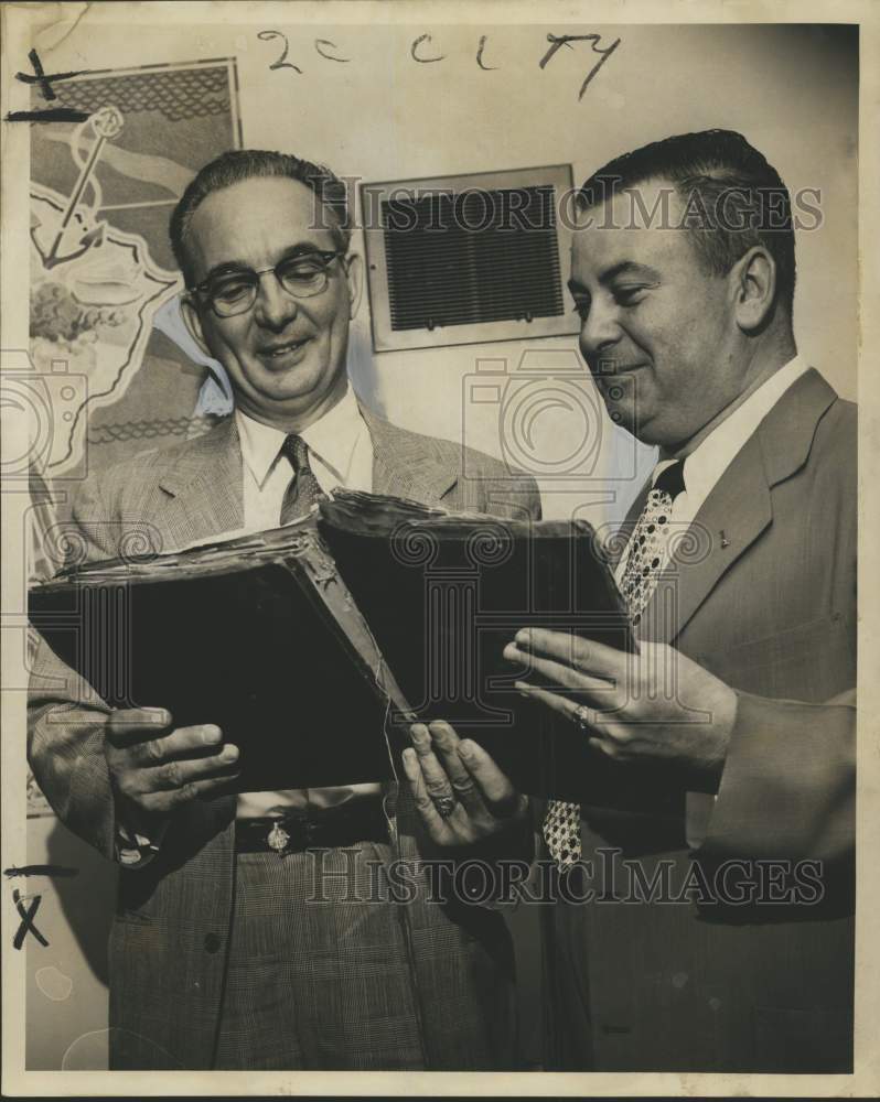 1963 Press Photo Executives Of Printing Industry Of America Review 1885 Samples