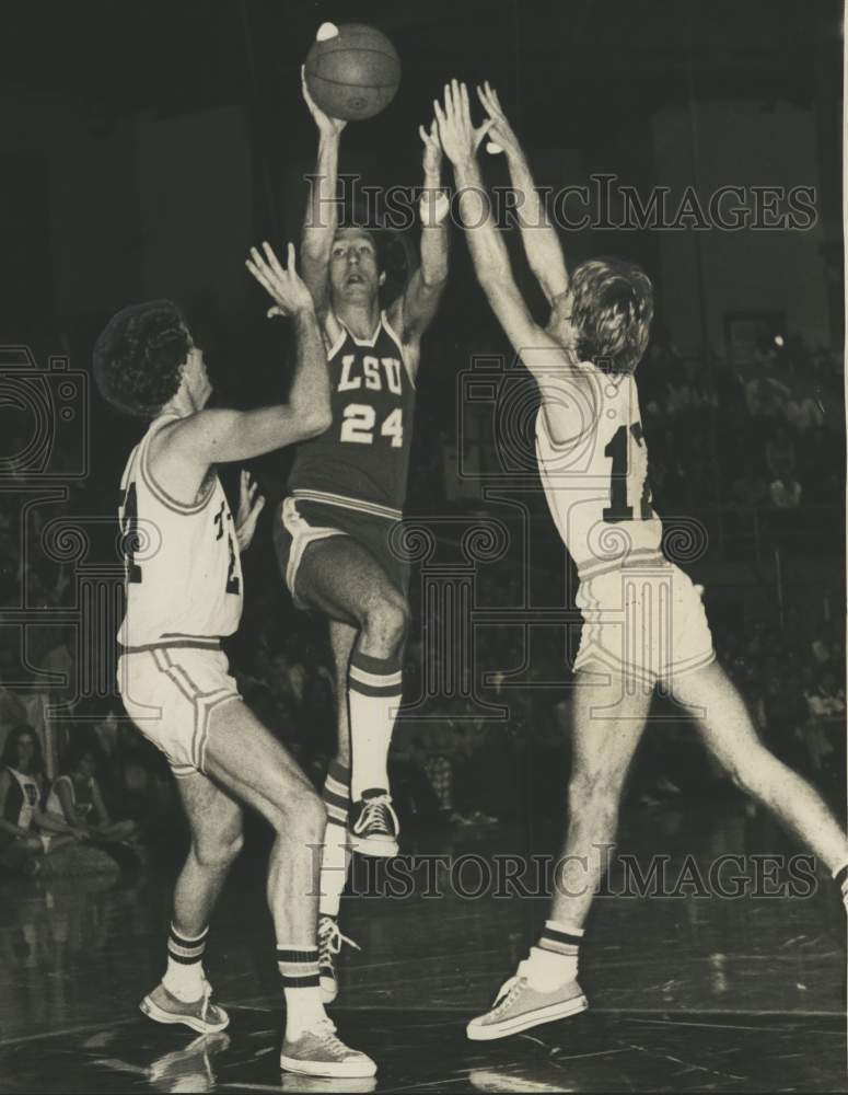 1974 Press Photo Louisiana State University plays basketball against Tulane- Historic Images