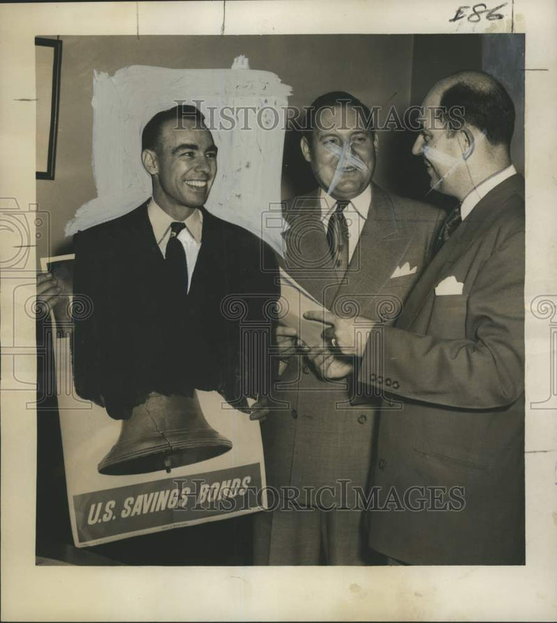 Load image into Gallery viewer, 1951 Press Photo Mike Zehner, Joseph Paretti, Joseph Knecht open savings bond
