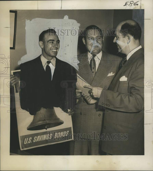 1951 Press Photo Mike Zehner, Joseph Paretti, Joseph Knecht open savings bond