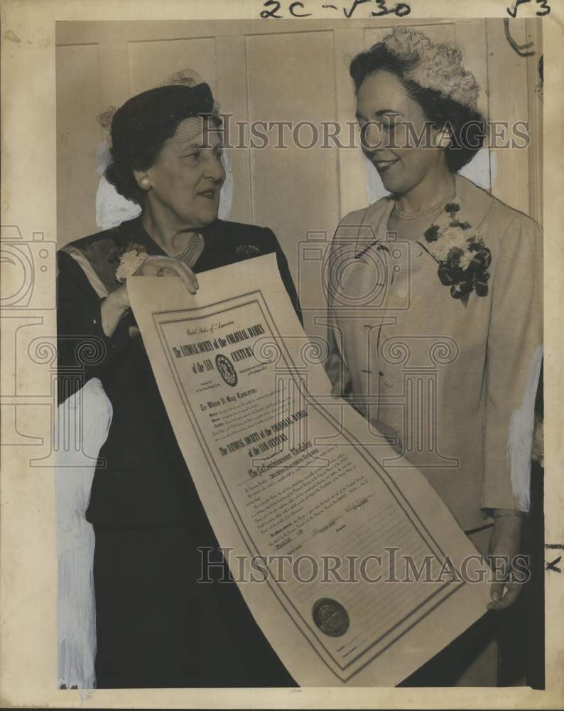 Load image into Gallery viewer, 1957 Press Photo Colonial Dames Society Mary Sanders and Mrs. F.B. Harrington
