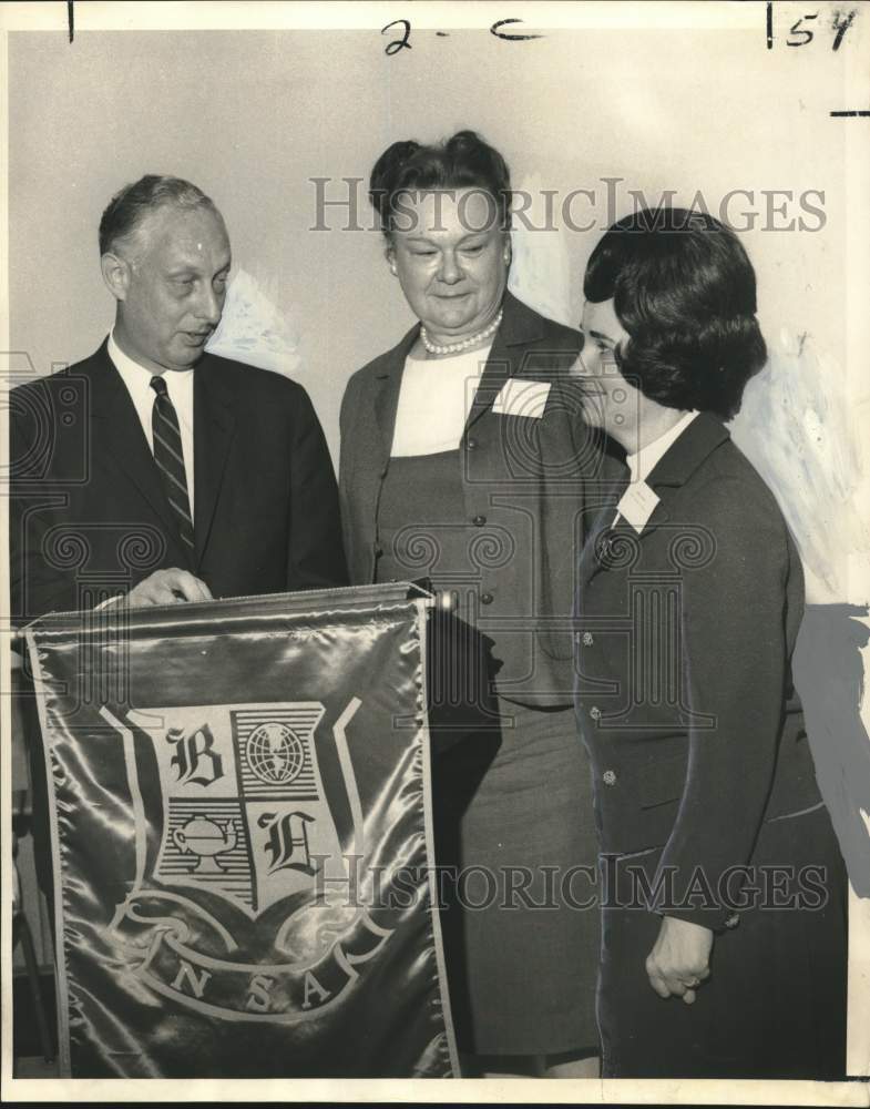 Load image into Gallery viewer, 1969 Press Photo Speakers at secretarial symposium by National Secretaries Assn.
