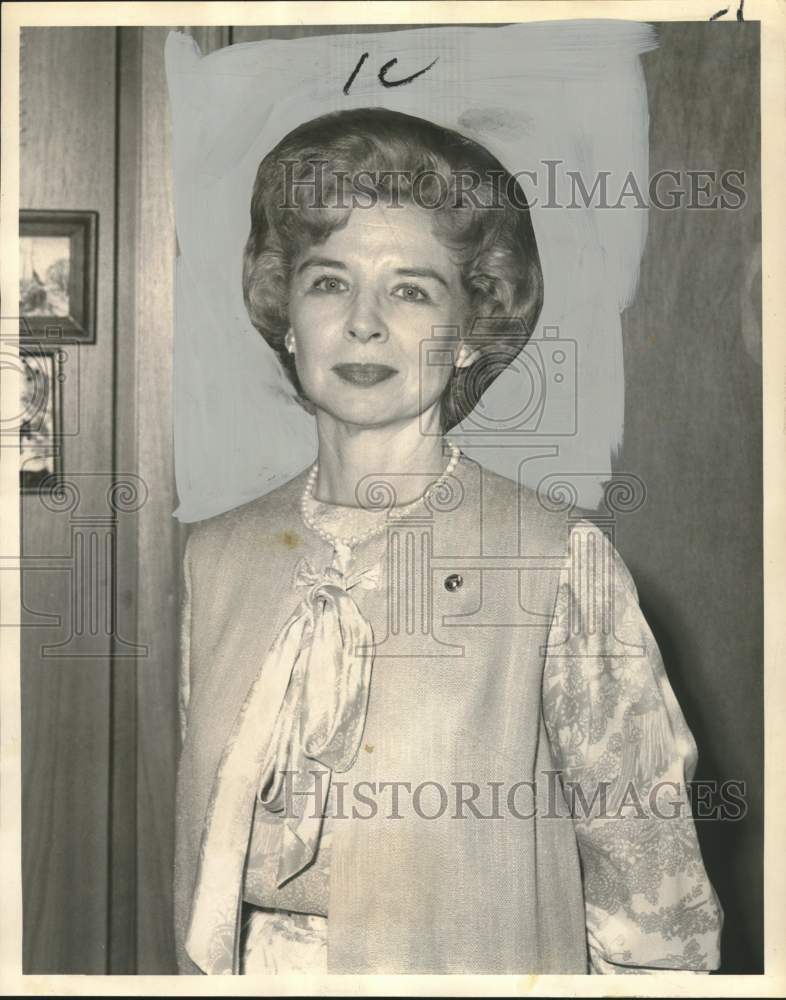 1964 Press Photo Mrs. Blaise Salatich, president of the Lake Vista Woman&#39;s Club