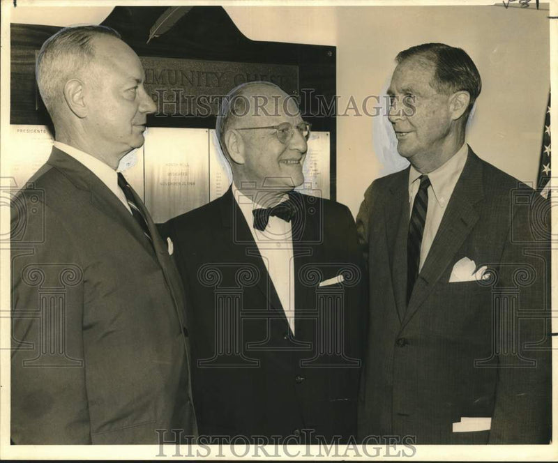 Load image into Gallery viewer, 1967 Press Photo Officers of Community Chest re-elected at Organization Meeting
