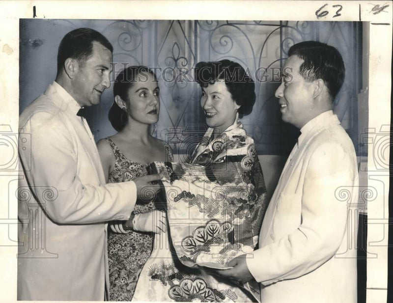 Load image into Gallery viewer, 1955 Press Photo Nissi Sato and wife give Reception at Walnut Street Home
