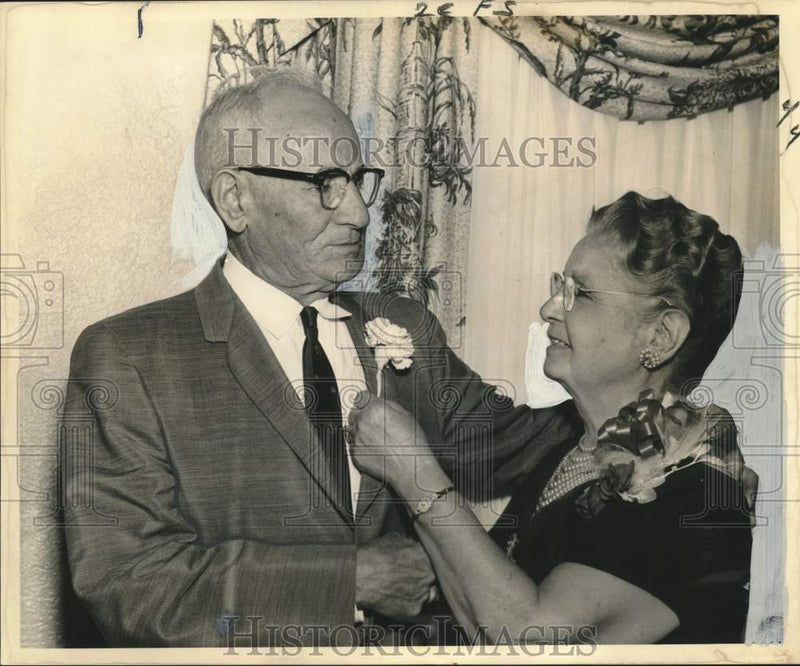 Load image into Gallery viewer, 1963 Press Photo Mr. and Mrs. Charles Zuppardo on 50th Wedding Anniversary
