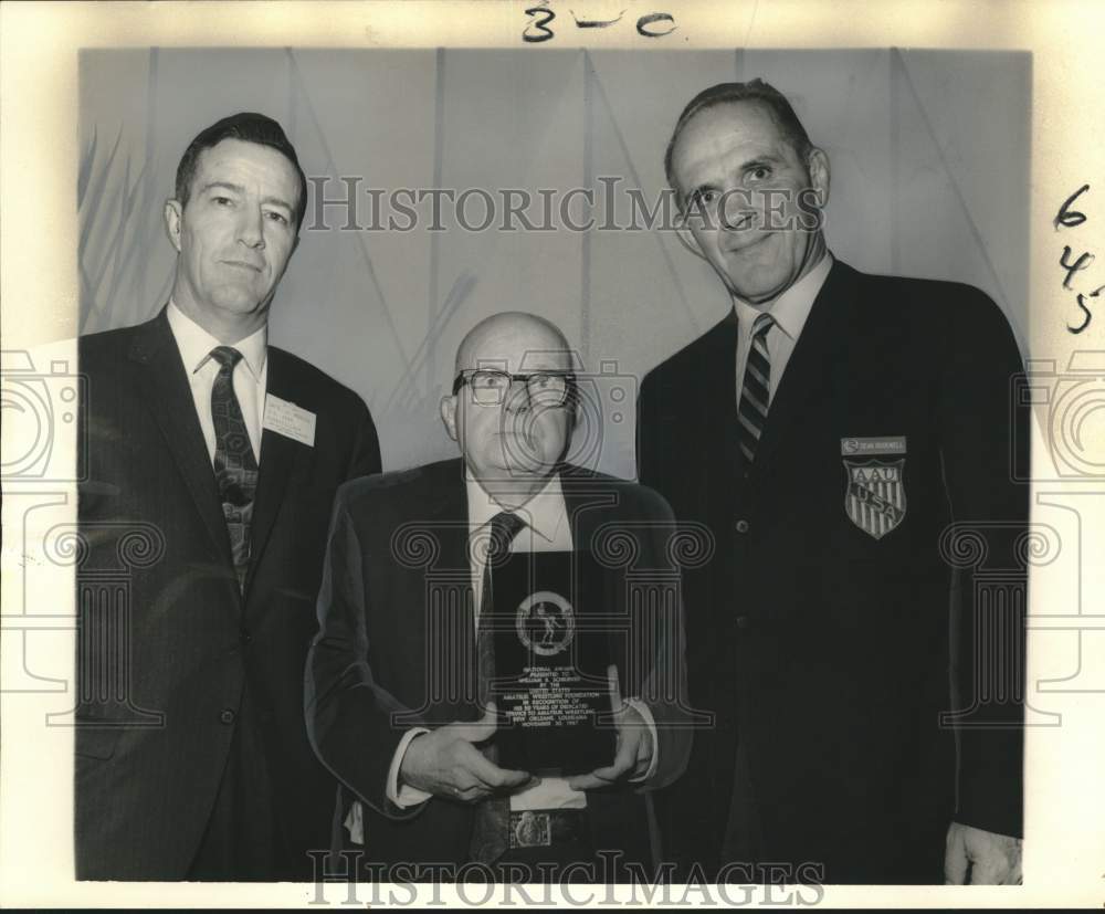 1967 Press Photo William Schriever, wrestling coach received National Award- Historic Images