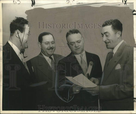 1950 Press Photo Members of the Optimist Club Talk About Traffic Safety Program