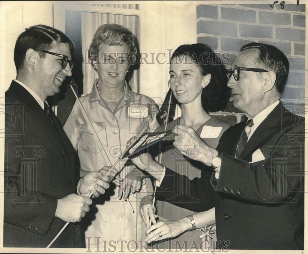 1966 Press Photo Mr. &amp; Mrs. Gene Newton, Mrs. A. J. Wachter Jr., Charles Audry