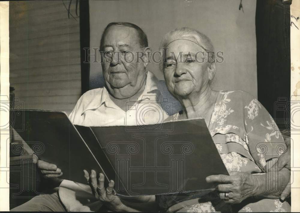 1956 Press Photo Mr. and Mrs. Leon Puissegur celebrate 55th anniversary