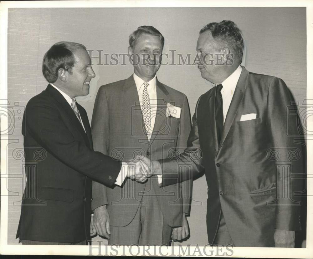1968 Press Photo Incoming president of John Hopkins Alumni Assn. congratulated