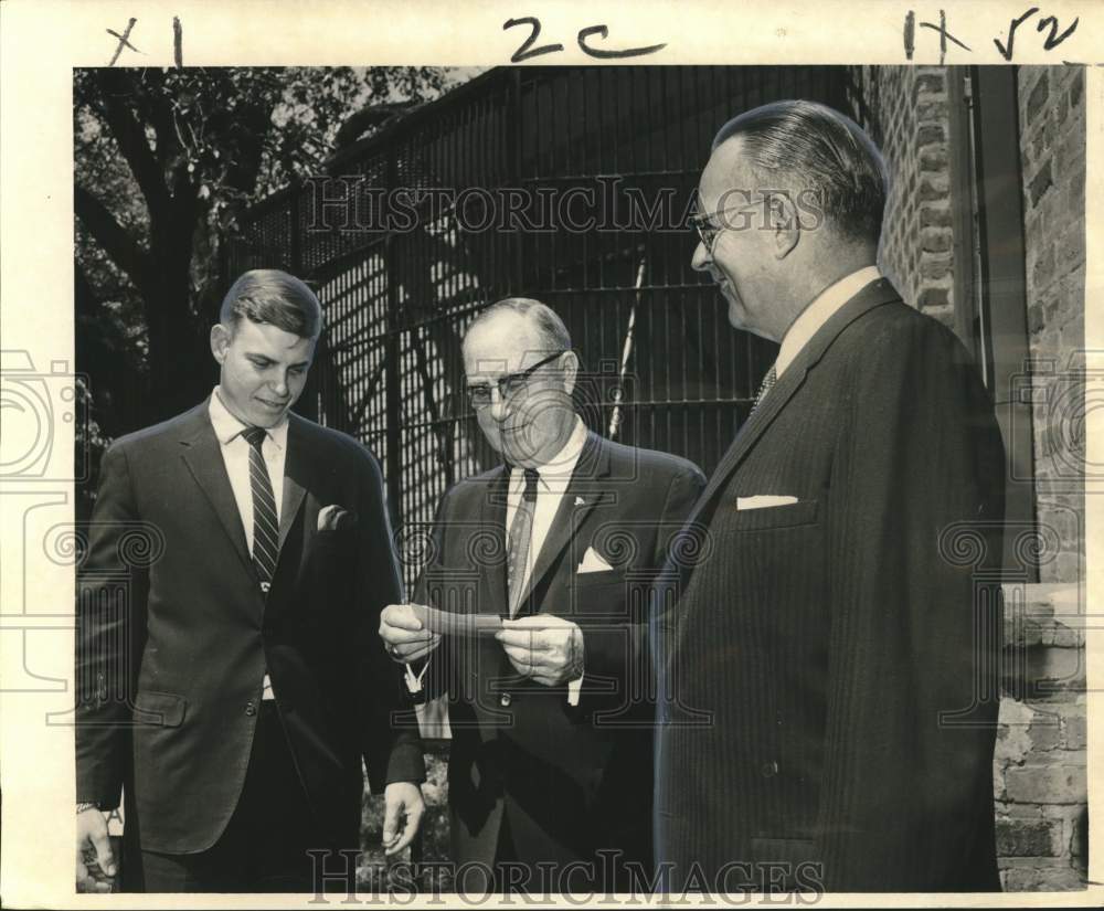 1966 Press Photo Audubon Park Commission President Charles Zatarain and Men