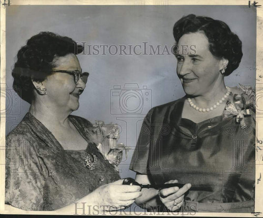 1960 Press Photo Dr. Ruby K. Worner & Ethel Hoth of Quota Club of New Orleans