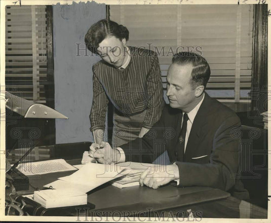 1955 Press Photo laine Zaeringer, secretary to Special Agent Martin Chiles