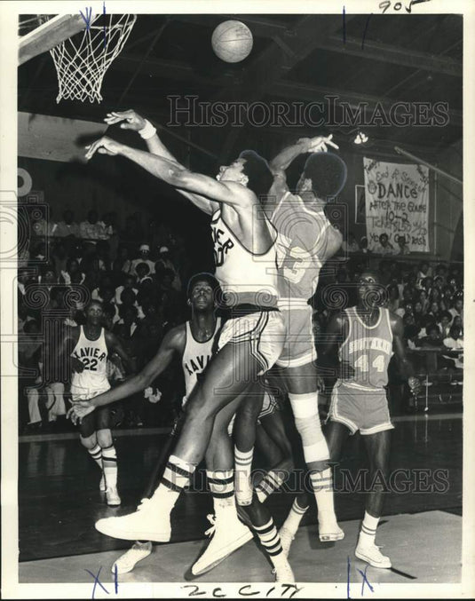 Press Photo James Williams & Alex Keyes in Gold Rush-Jaguar basketball at Xavier- Historic Images