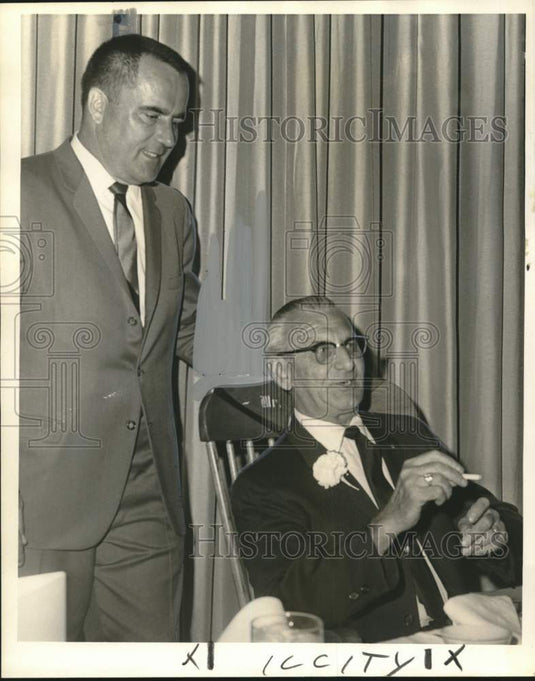 1966 Press Photo Bill Mitchell presents retirement rocker to Jules Wittenberger
