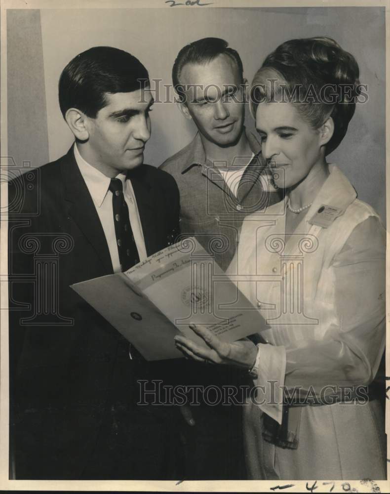 Load image into Gallery viewer, 1968 Press Photo Panelists discuss PTA program at convention at Jung Hotel
