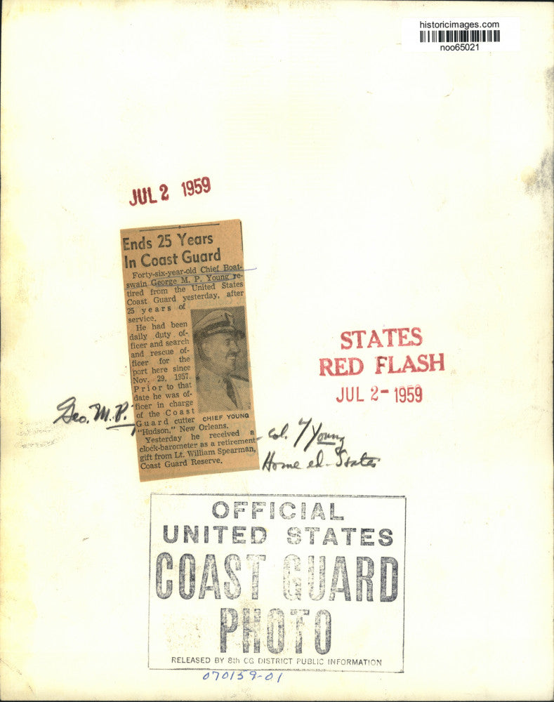 Load image into Gallery viewer, 1959 Press Photo Chief Boatswain George M. P. Young retired from Coast Guard
