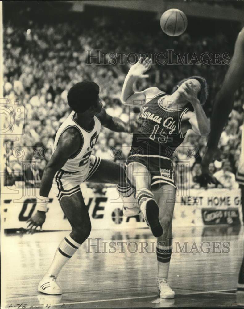 1976 Press Photo New Orleans Jazz Basketball Battles Kansas City Kings- Historic Images