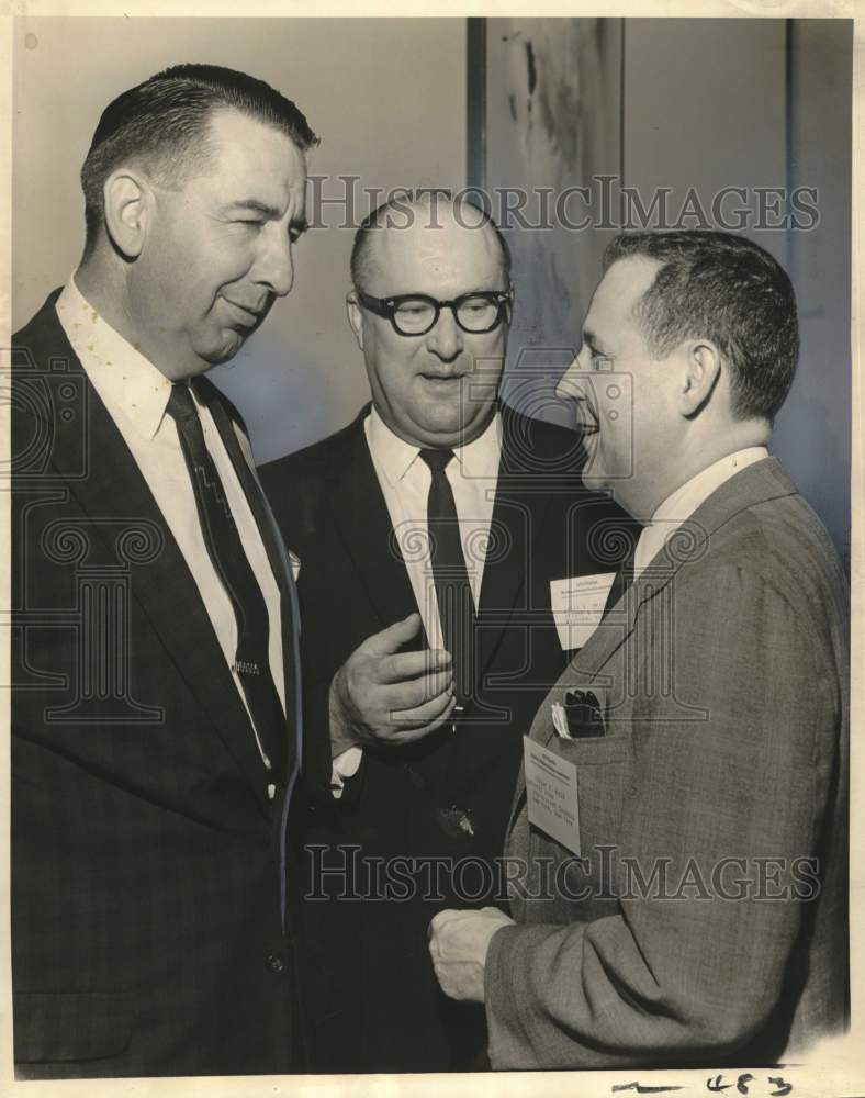 1964 Press Photo Edgar Hall and participants of LA Building Materials convention