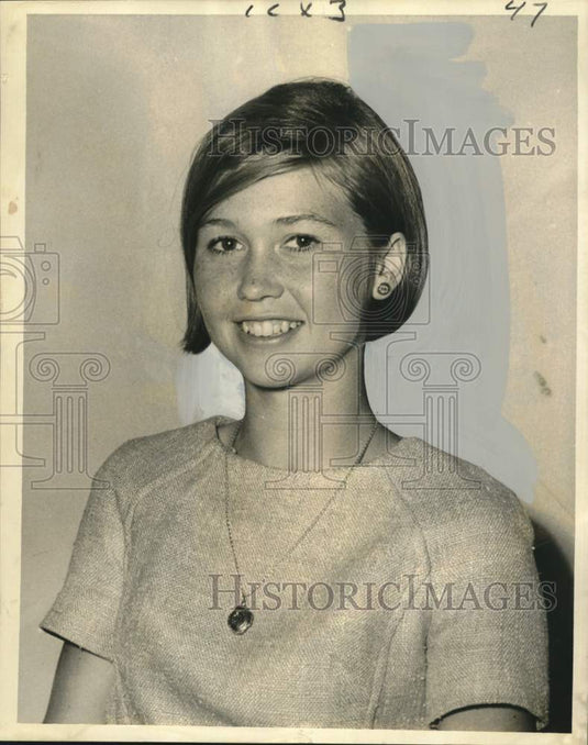 1967 Press Photo Sweet Briar student Elizabeth Wilson to spend summer in France