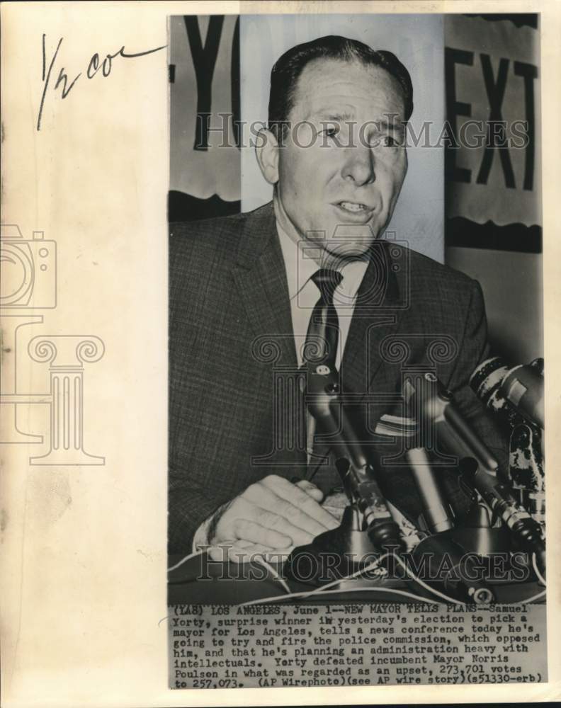 Load image into Gallery viewer, 1961 Press Photo Mayor Samuel Yorty of Los Angeles After Election Win
