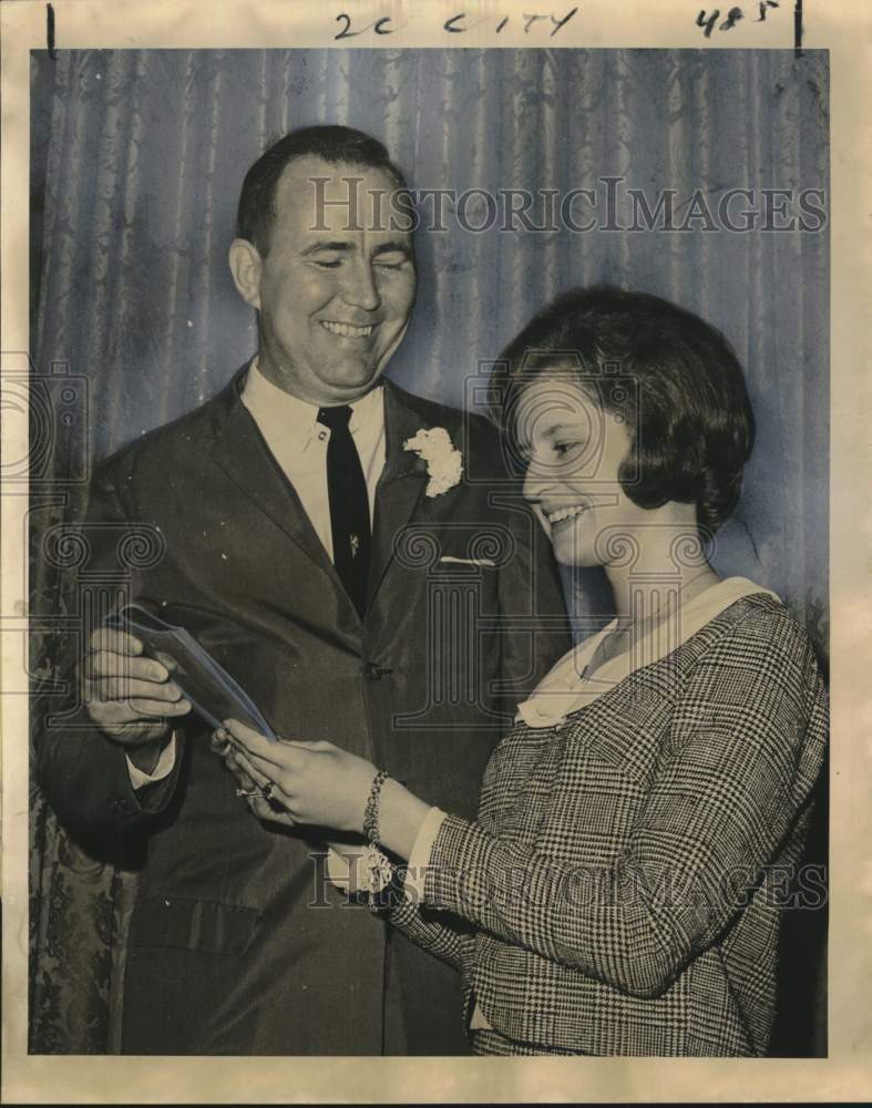 Load image into Gallery viewer, 1965 Press Photo Charles Wragge Named Boss Of The Year by Co-operative Education
