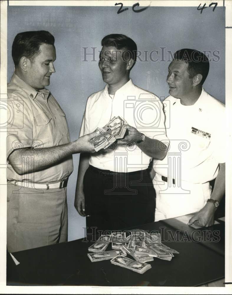1966 Press Photo Marvin L. Wright, U.S. Navy, Receives $5,000 Reenlisting Bonus