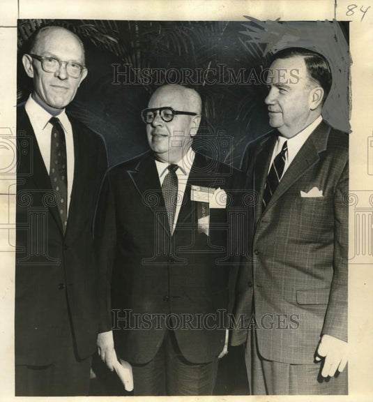 1955 Press Photo Mississippi Valley World Trade Conference - Norman Ness and Men