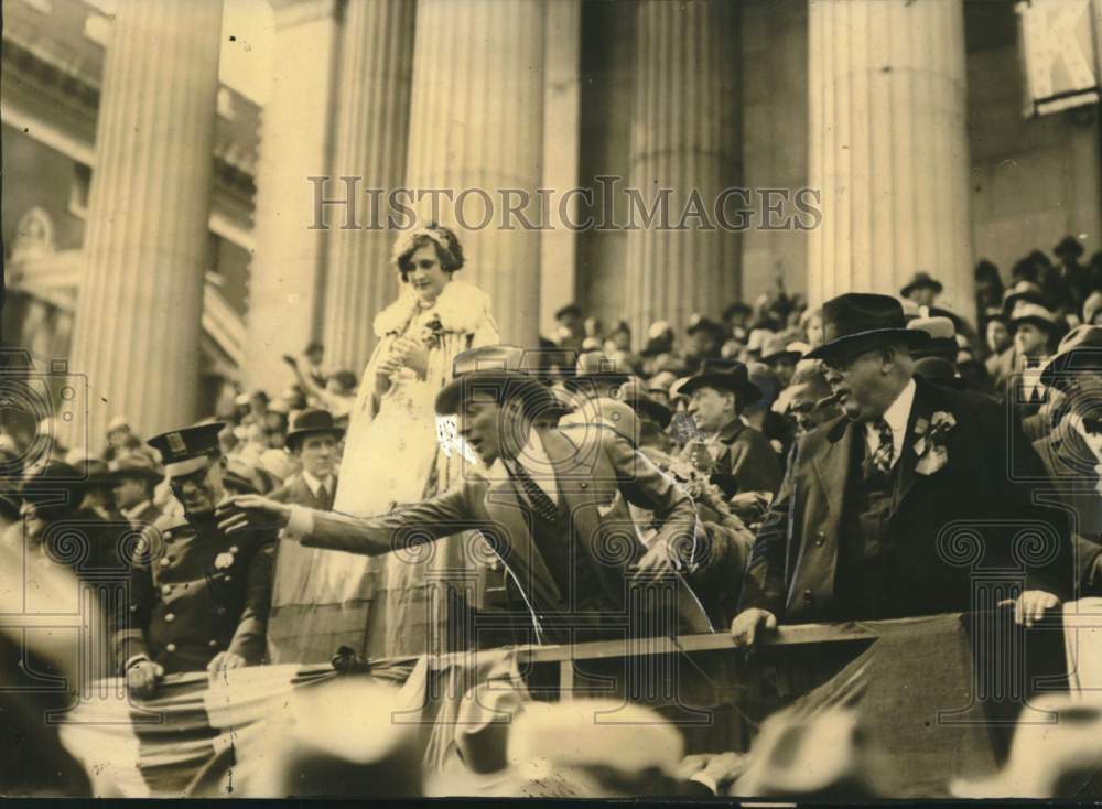 1928 Press Photo New York Mayor Jimmy Walker enjoys Mardi Gras revelry.- Historic Images