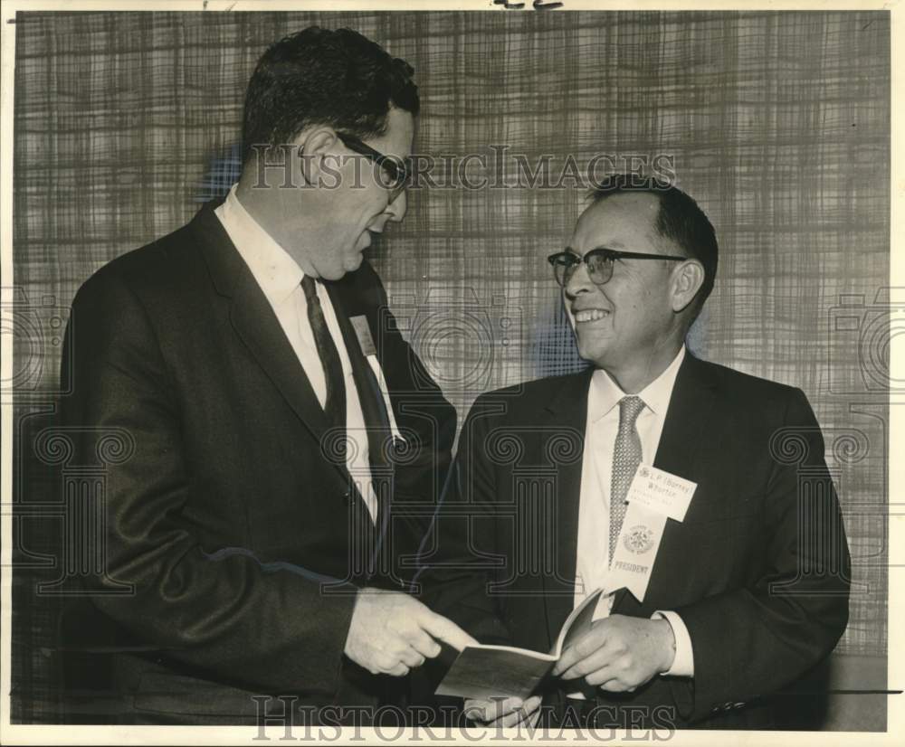 1963 Press Photo Petroleum Engineers L.P. Whorton and J.C. Calhoun at meeting
