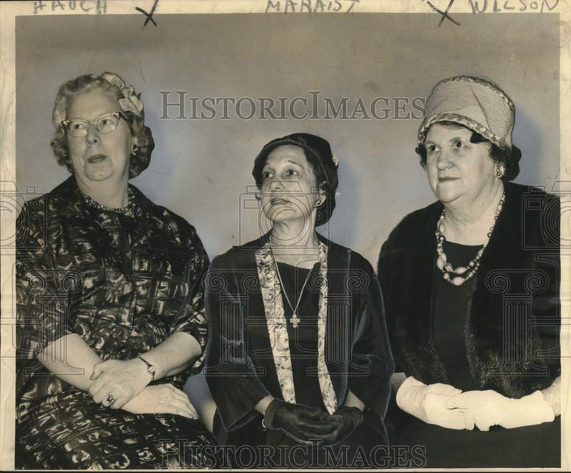Load image into Gallery viewer, 1963 Press Photo Frederica Wilson with National Shrine of Prompt Succor marchers
