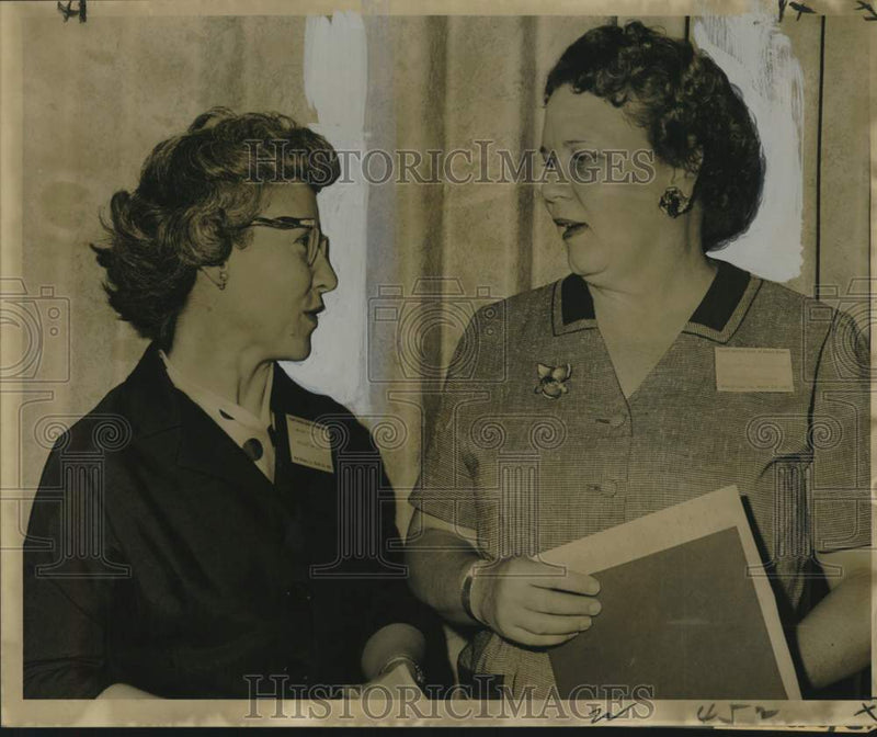 Load image into Gallery viewer, 1961 Press Photo South Central Association of Blood Banks Members, New Orleans
