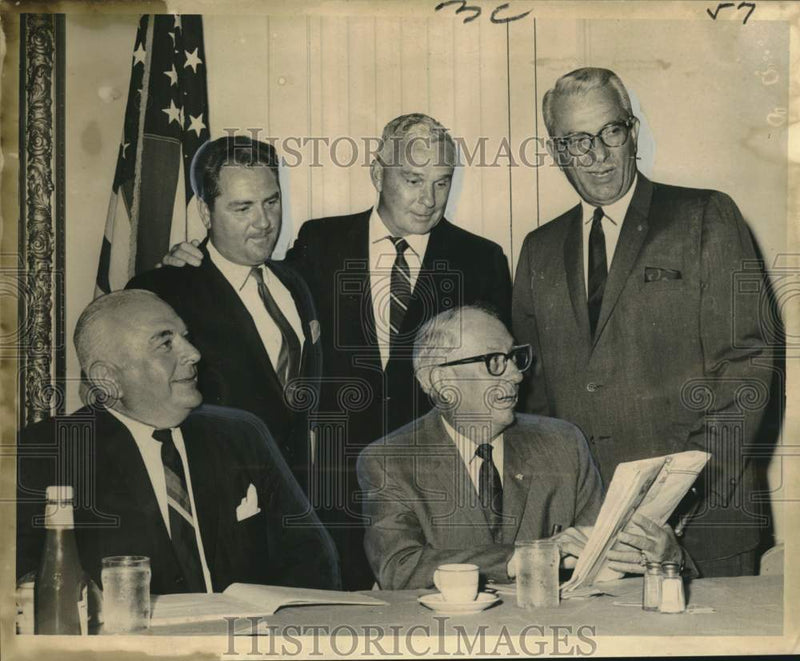 Load image into Gallery viewer, 1967 Press Photo Urban Wilkinson with Grand Isle Tarpon Rodeo participants.
