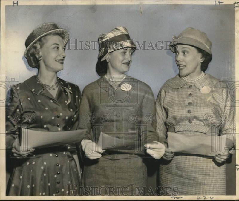 Load image into Gallery viewer, 1959 Press Photo Federation of Women's Clubs presidents honored at convention
