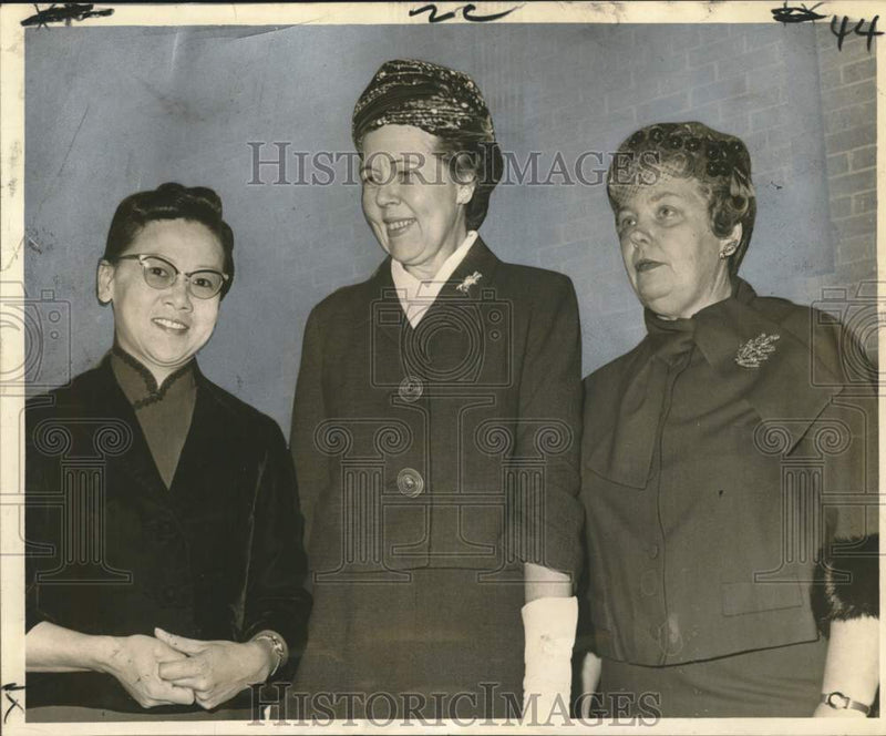 Load image into Gallery viewer, 1963 Press Photo Grace Yao and New Orleans Presbytery women in Day of Prayer

