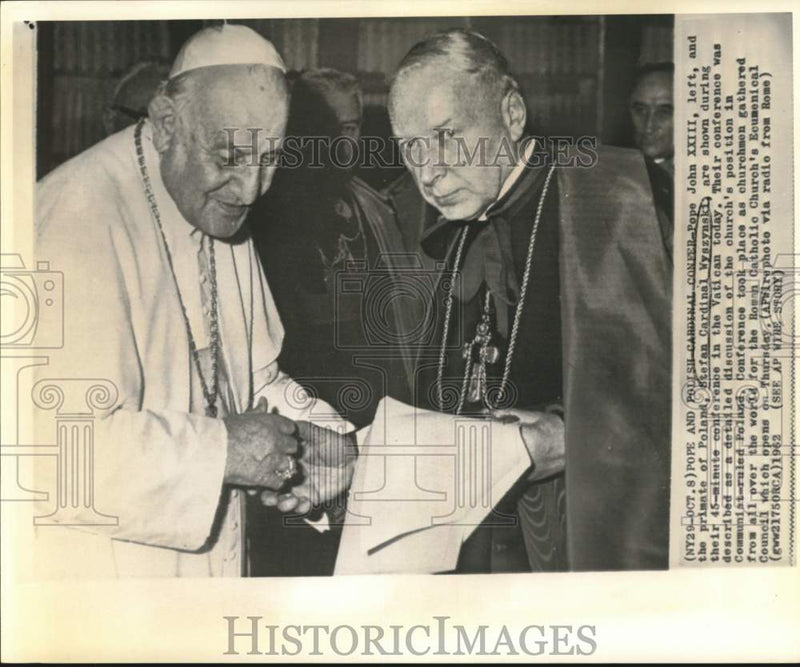 Load image into Gallery viewer, 1962 Press Photo Pope John XXIII and Cardinal Wyszynski confer at Vatican

