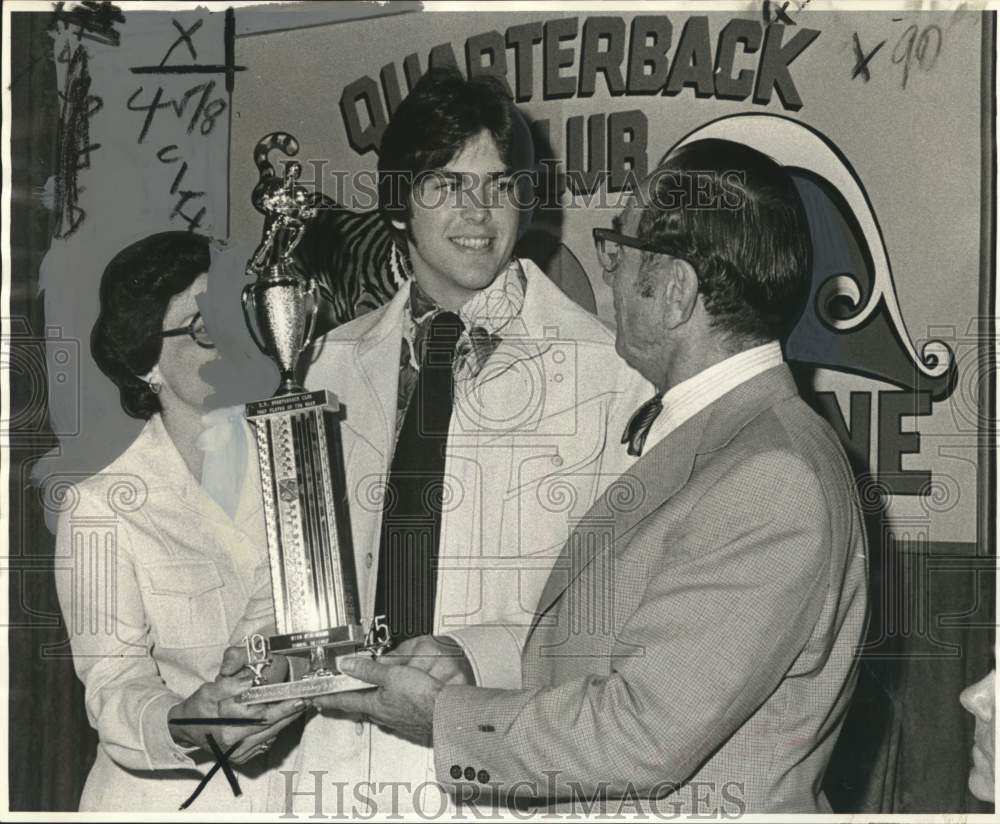 1975 Press Photo Rummel Football Player Mike Wiedemann honored at Club Meeting- Historic Images