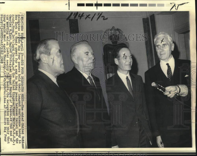 Load image into Gallery viewer, 1969 Press Photo United Nations Delegates at New York Conference - noo66061
