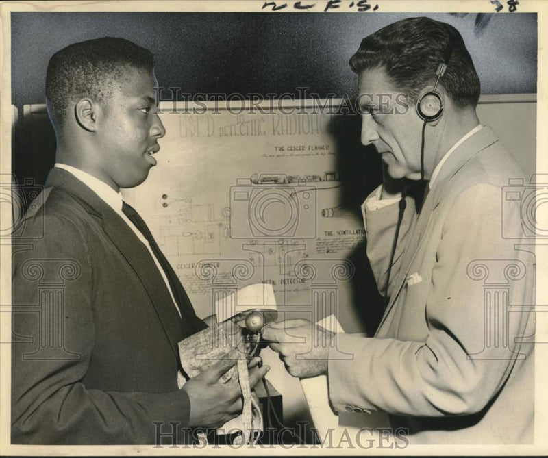 Load image into Gallery viewer, 1959 Press Photo Science Fair winner Lawrence Walker with Dr. J. Redmond
