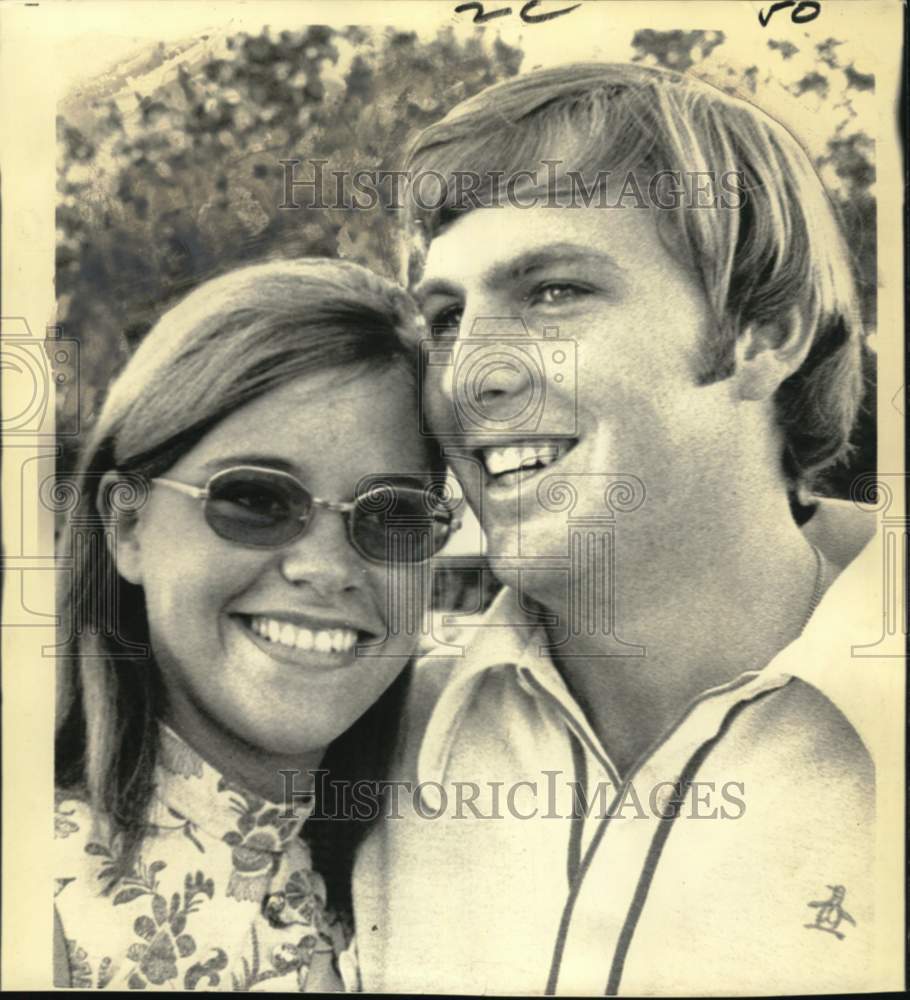 1971 Press Photo Lanny and Rachel Wadkins beam at Azalea Open Golf Tournament.- Historic Images