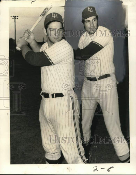 1972 Press Photo Loyola Baseball Players Fred Beckler and Darryl Woods- Historic Images