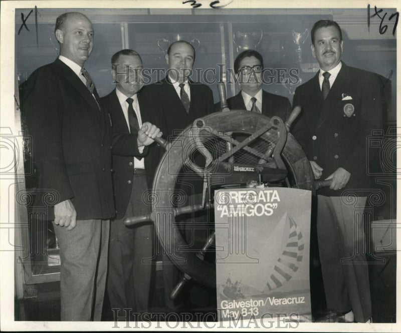 Load image into Gallery viewer, 1970 Press Photo Southern Yacht Club honors Regatta Al Sol participants

