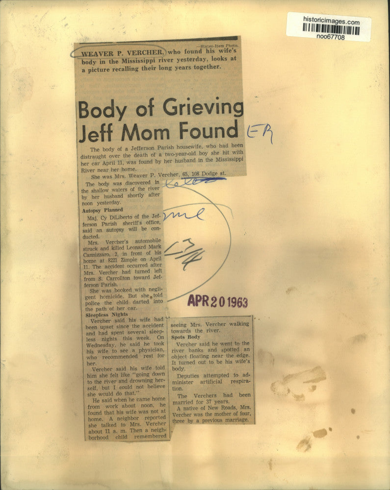 Load image into Gallery viewer, 1963 Press Photo Weaver Vercher of 108 Dodge Street mourns the death of his wife
