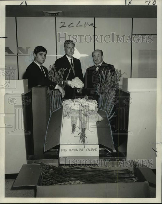 1966 Press Photo Carnations and Gladioli from Argentina at New Orleans Airport