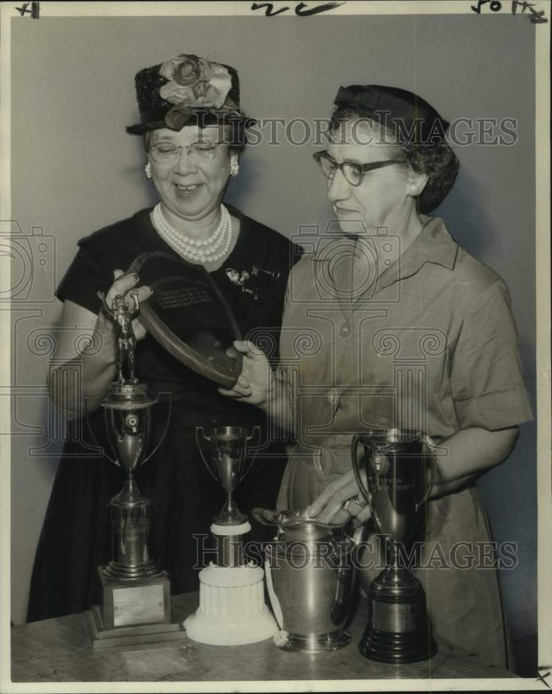 1961 Press Photo St. Bernard Salon No. 589, American Legion Auxiliary Members- Historic Images