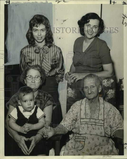 1960 Press Photo Family with Mrs. Amy Veazey on 93rd Birthday in Gretna